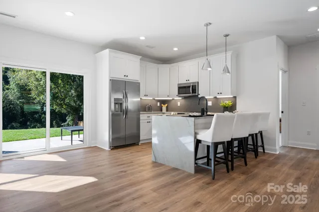 $389,900 | 121 31st Avenue Northwest, Hickory, NC 28601