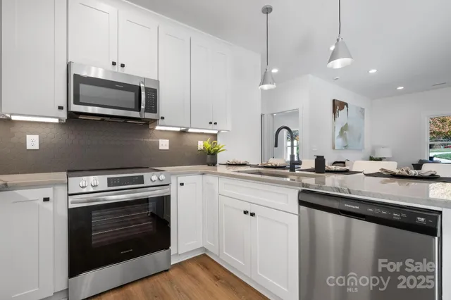 $389,900 | 121 31st Avenue Northwest, Hickory, NC 28601