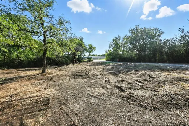 a view of a backyard with green space