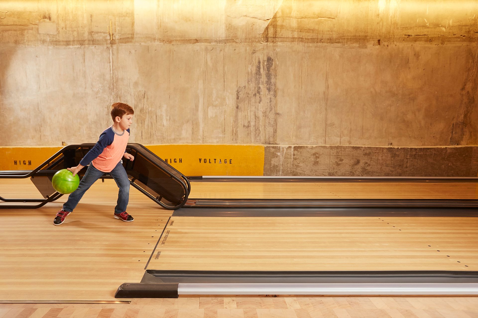 70 Pine Street, Unit 1802 Manhattan, NY 10005 - Photo 16 of 27 a view of a terrace with hardwood floor
