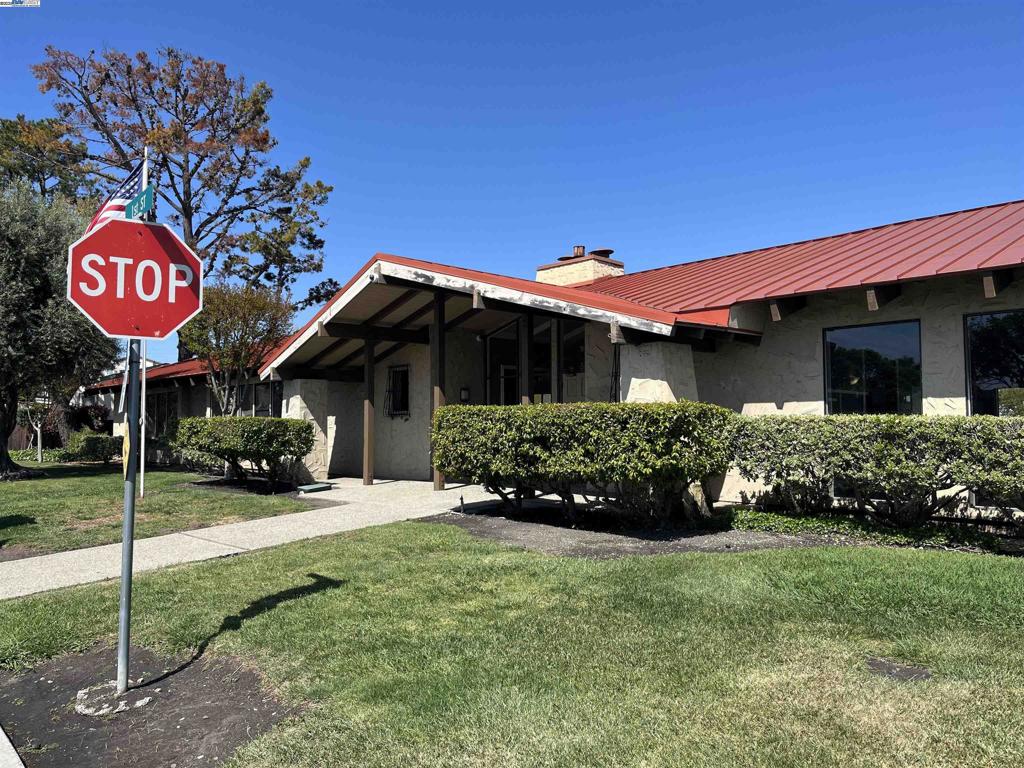 1085 Tasman Sunnyvale, CA 94089 - Photo 29 of 33 a front view of a house with garden