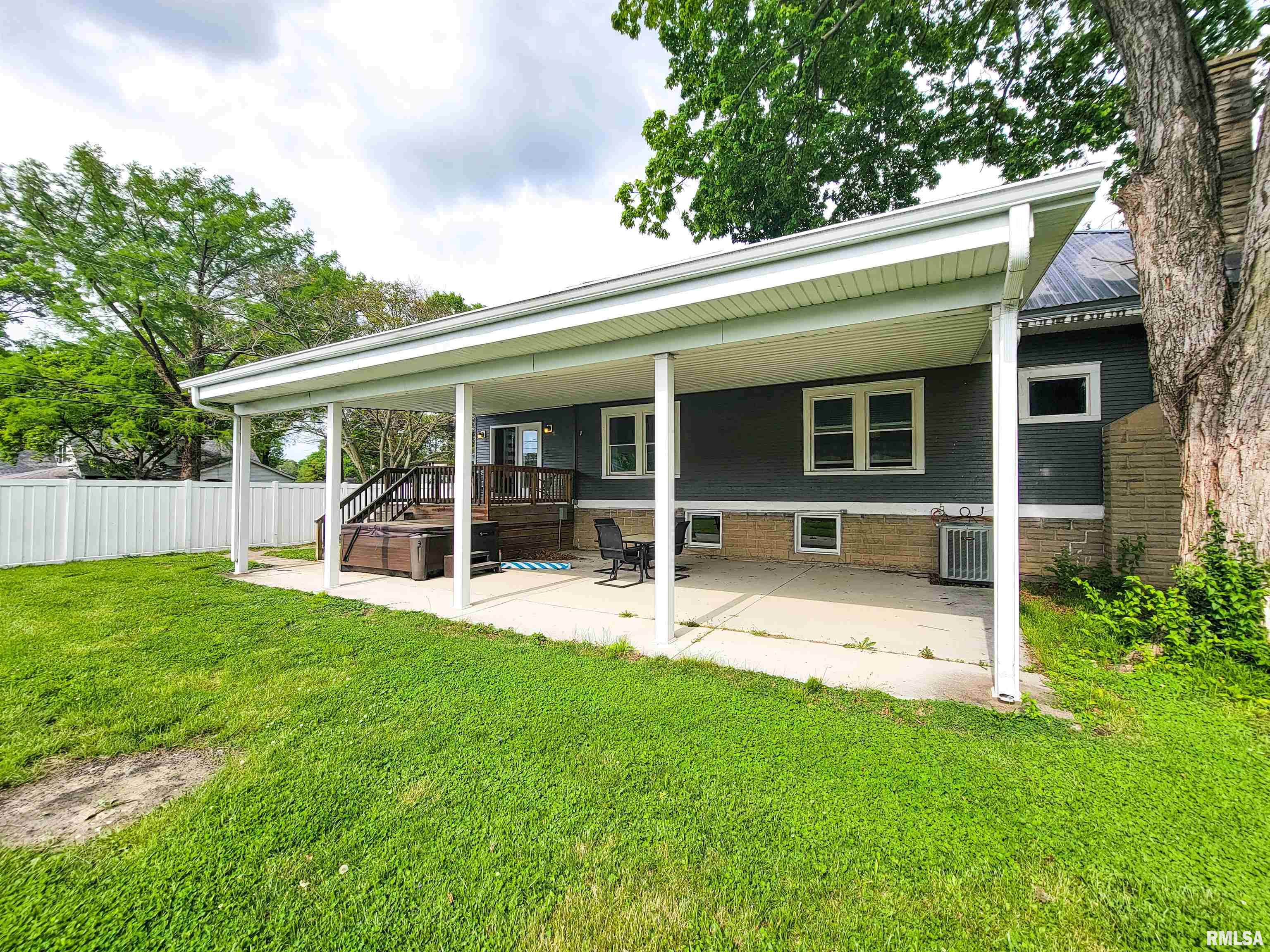 133 East 4th Street Flora, IL 62839 - Photo 5 of 93 Gallery Image 5