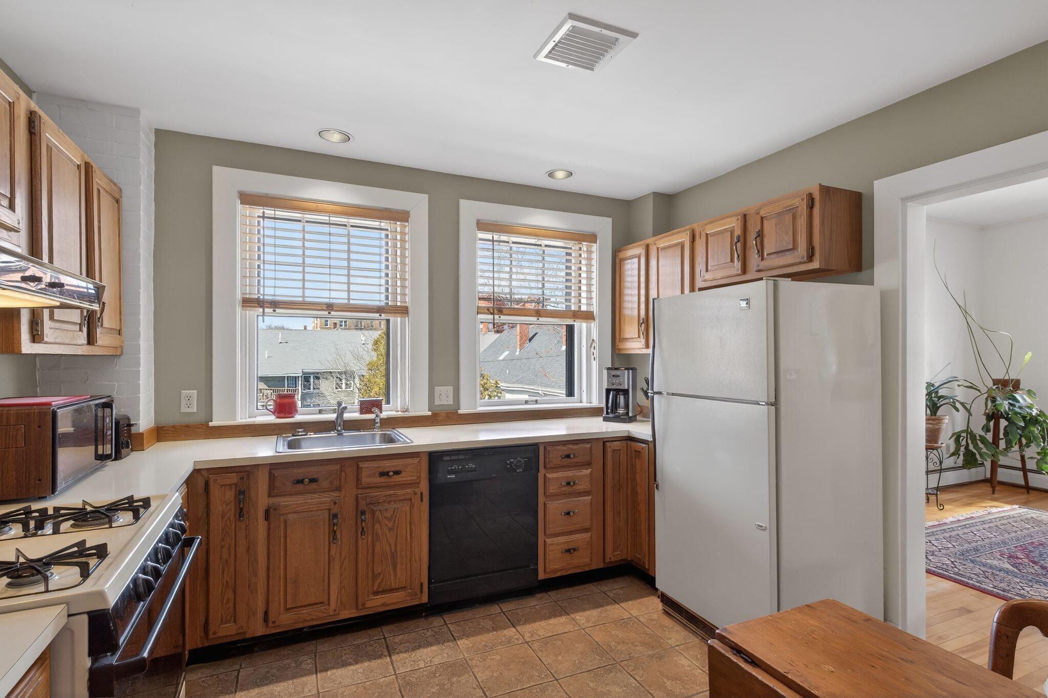 122 Neal Street, Unit 3N Portland, ME 04102 - Photo 17 of 28 kitchen