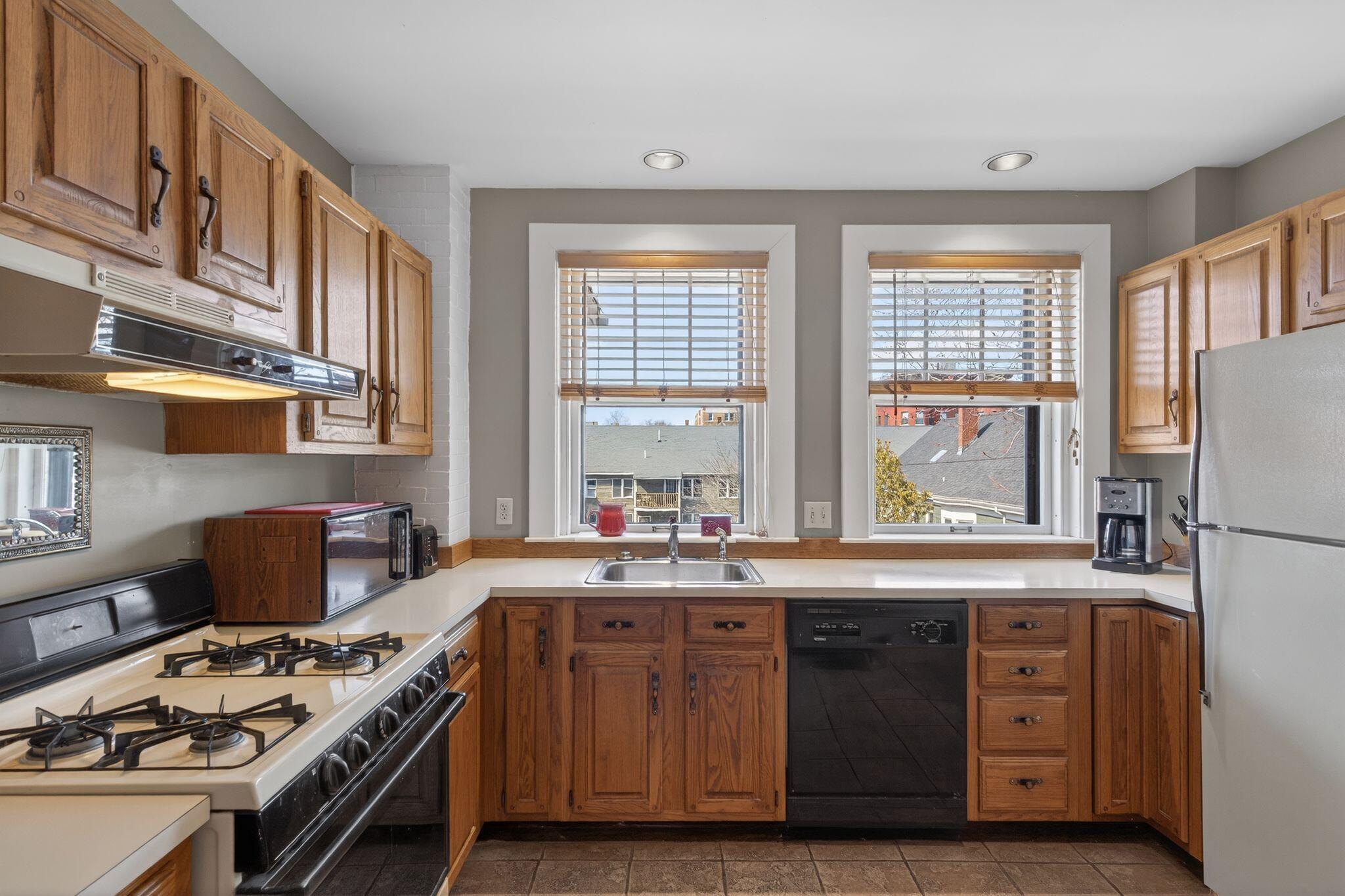 122 Neal Street, Unit 3N Portland, ME 04102 - Photo 20 of 28 kitchen
