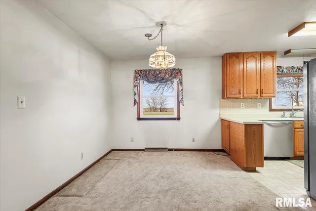 $195,000 | 207 North West Street, Stonington, IL 62567