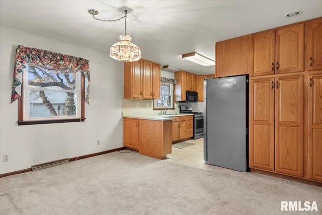 $195,000 | 207 North West Street, Stonington, IL 62567