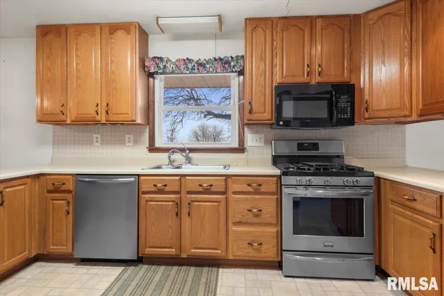 $195,000 | 207 North West Street, Stonington, IL 62567