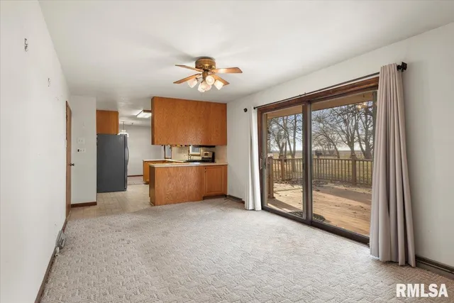 $195,000 | 207 North West Street, Stonington, IL 62567