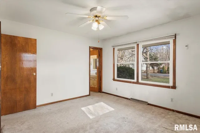 $195,000 | 207 North West Street, Stonington, IL 62567