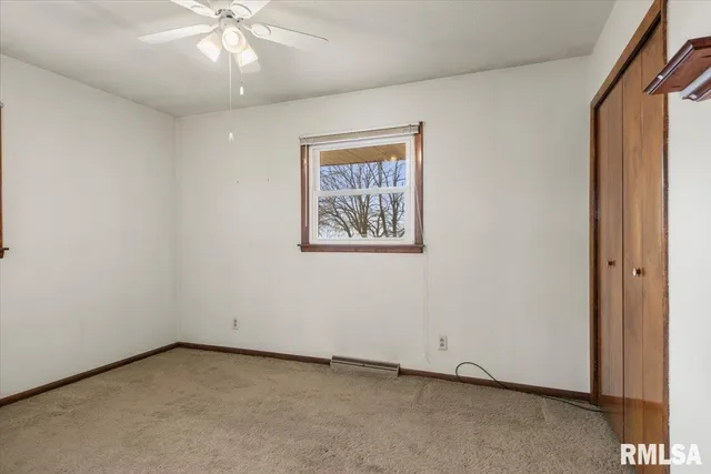 $195,000 | 207 North West Street, Stonington, IL 62567