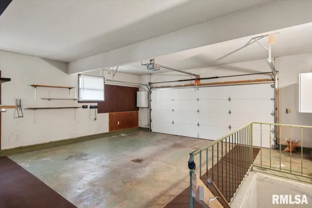 $195,000 | 207 North West Street, Stonington, IL 62567