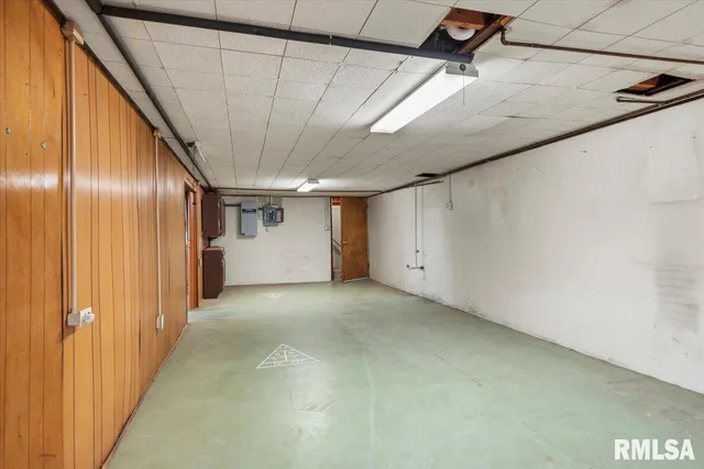 $195,000 | 207 North West Street, Stonington, IL 62567