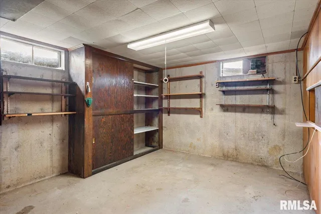 $195,000 | 207 North West Street, Stonington, IL 62567