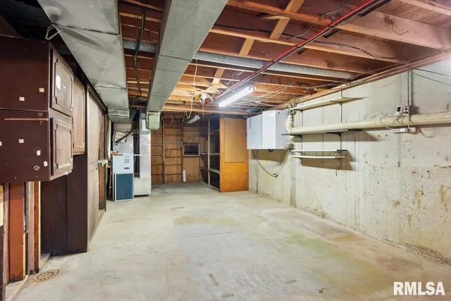 $195,000 | 207 North West Street, Stonington, IL 62567