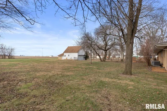 $195,000 | 207 North West Street, Stonington, IL 62567