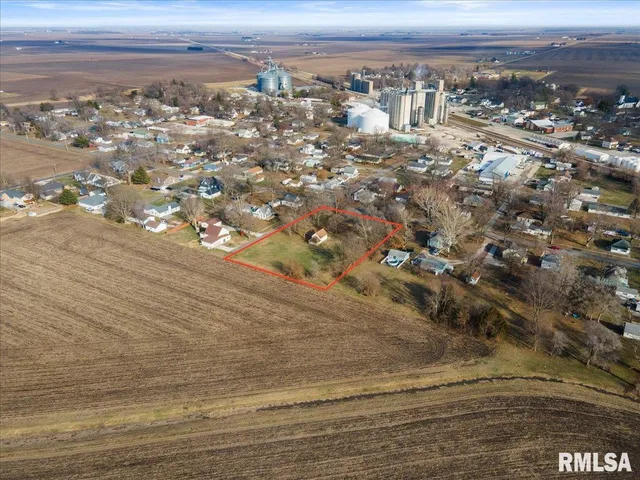 $195,000 | 207 North West Street, Stonington, IL 62567