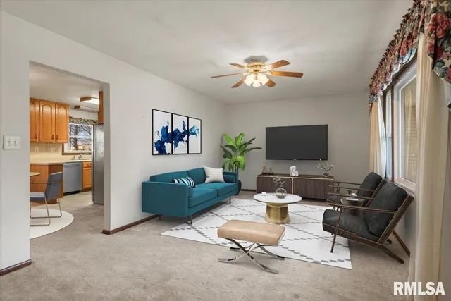 $195,000 | 207 North West Street, Stonington, IL 62567