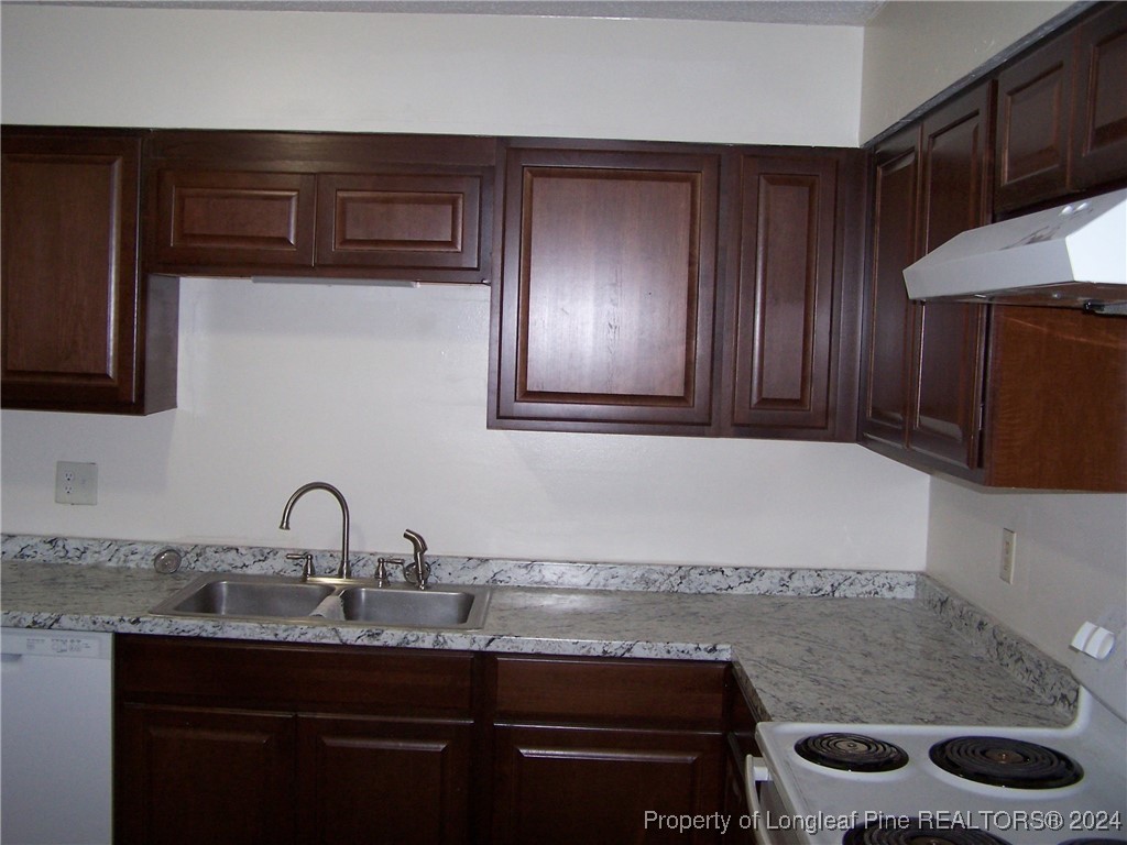 583 Winding Creek Road, Unit H Fayetteville, NC 28305 - Photo 2 of 32
