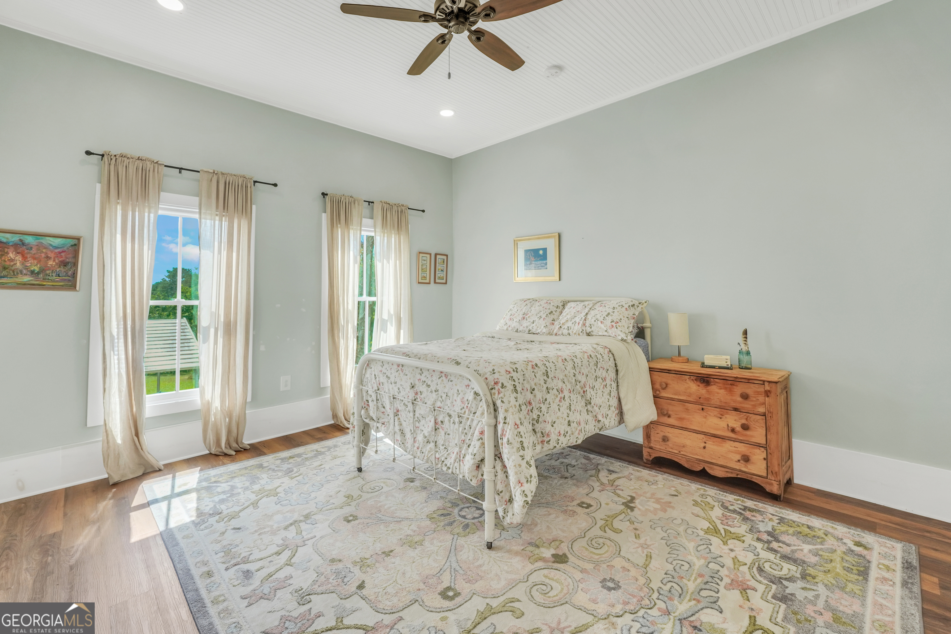 686 Burkett Road Thomaston, GA 30286 - Photo 20 of 70 a bedroom with a bed and a table