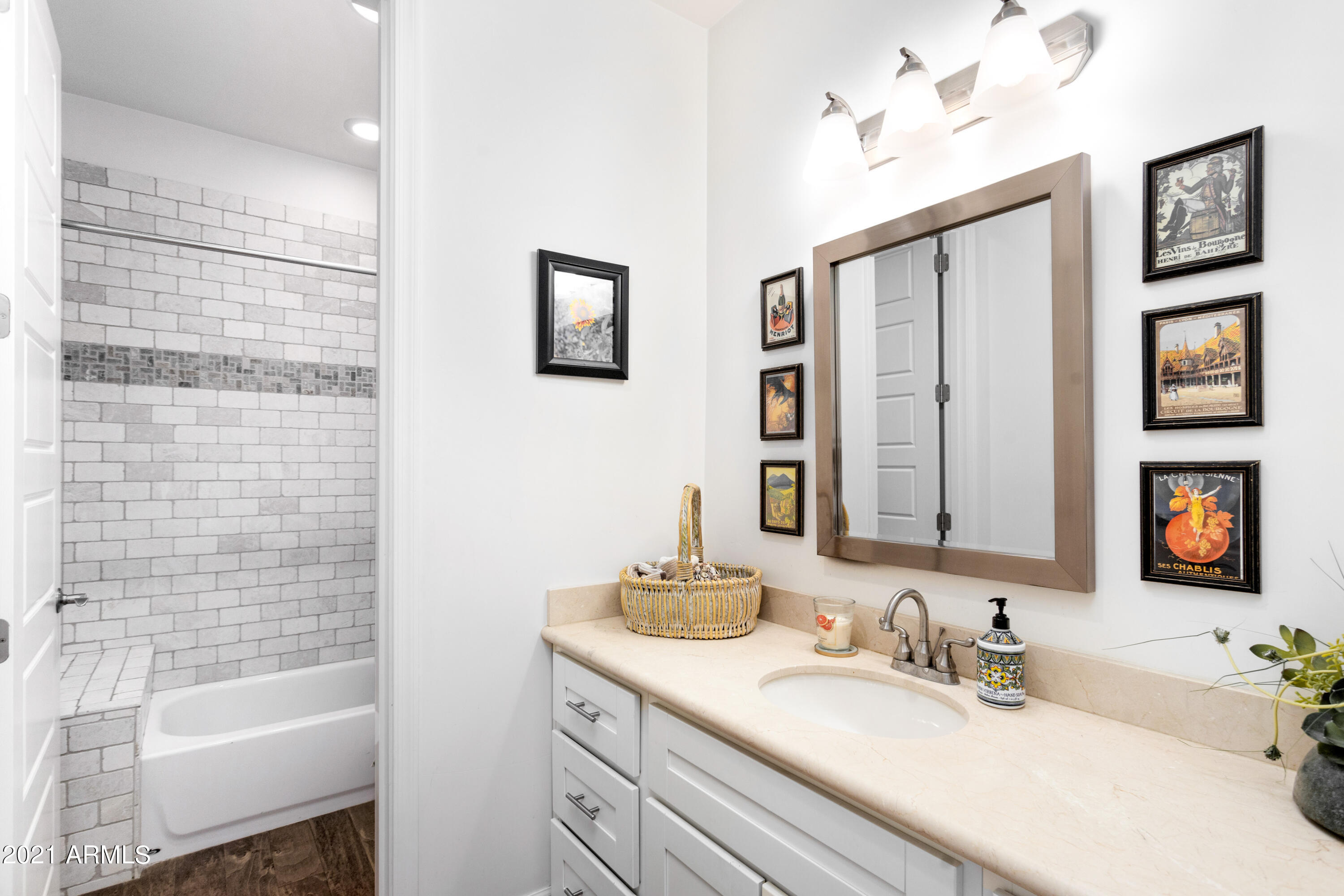 4525 East Cheery Lynn Road Phoenix, AZ 85018 - Photo 18 of 24 Guest Bathroom 2
