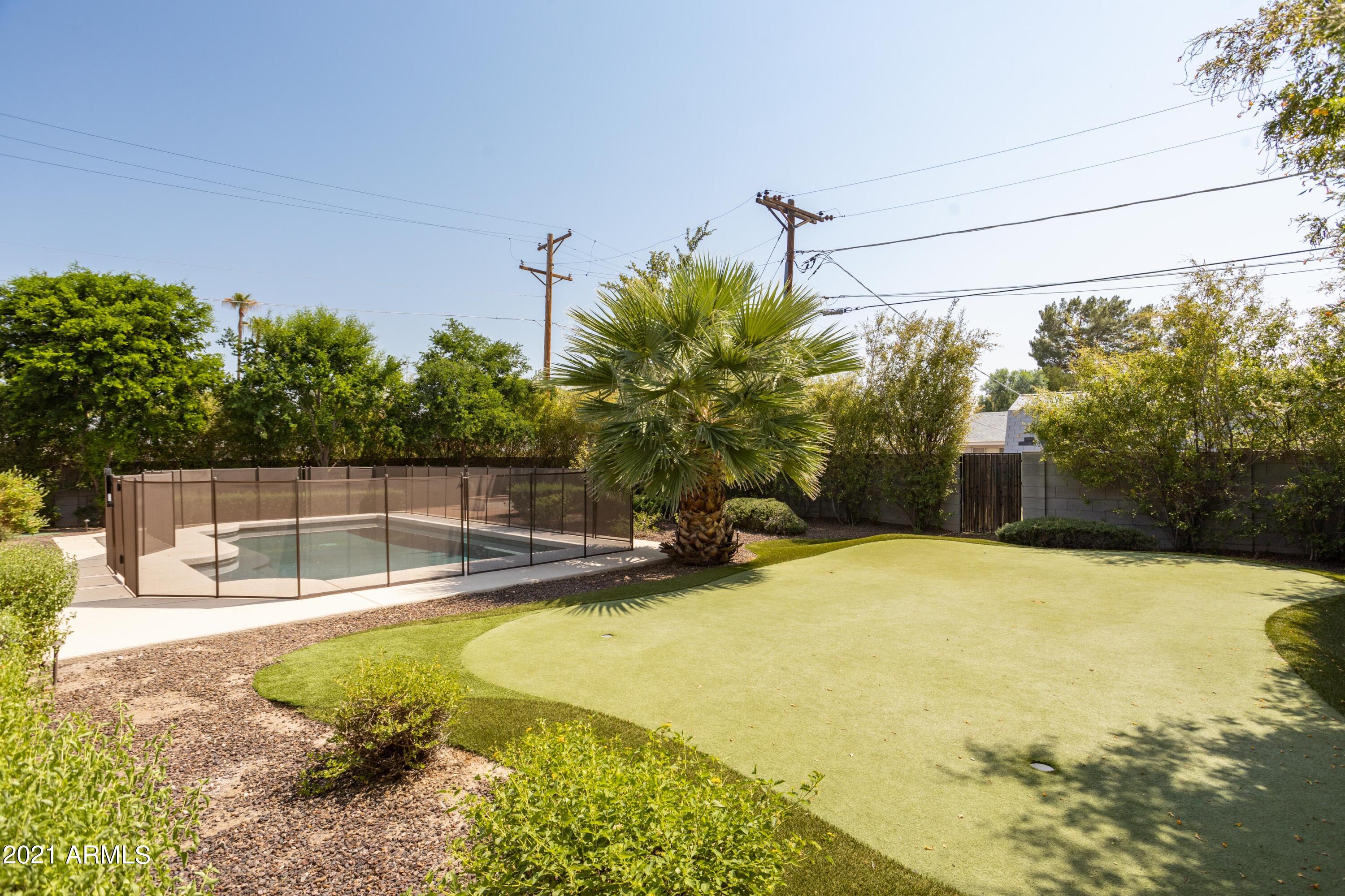 4525 East Cheery Lynn Road Phoenix, AZ 85018 - Photo 20 of 24 Putting Green
