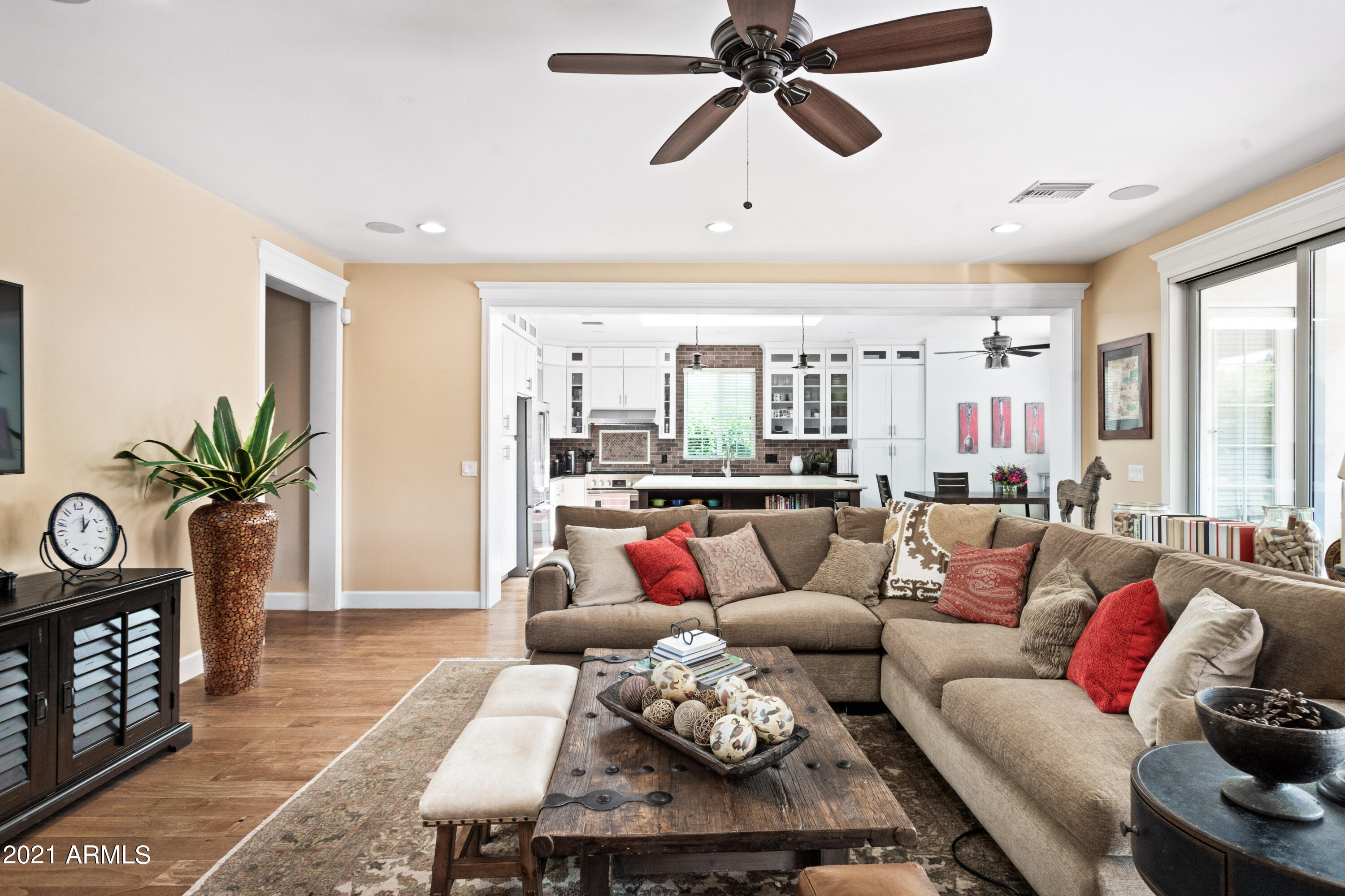 4525 East Cheery Lynn Road Phoenix, AZ 85018 - Photo 8 of 24 Great Room