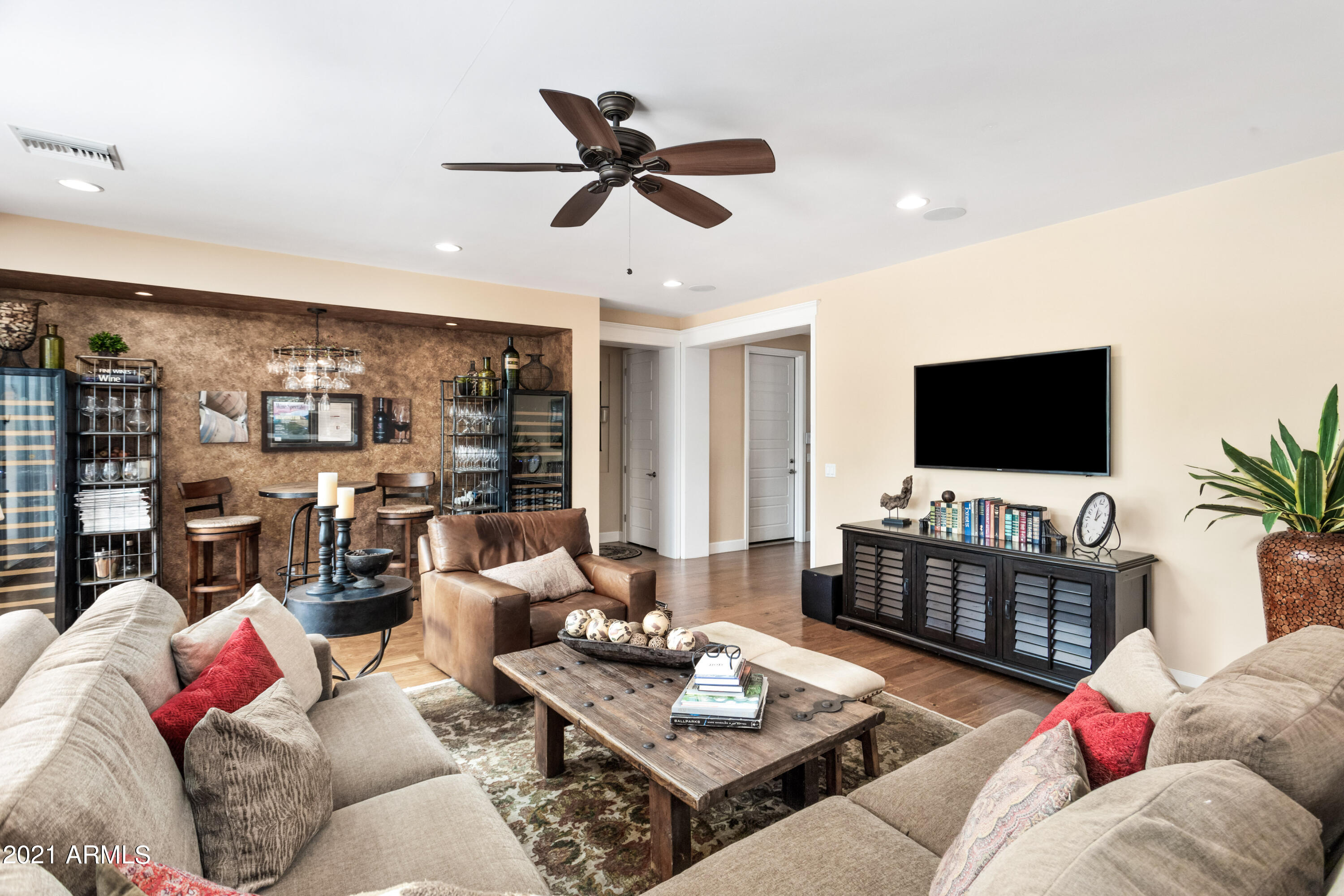 4525 East Cheery Lynn Road Phoenix, AZ 85018 - Photo 9 of 24 Great Room