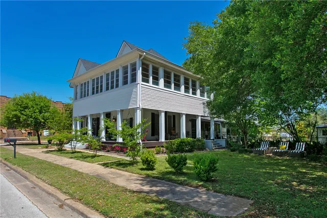 $289,000 | 101 South Thomas Street, Caldwell, TX 77836