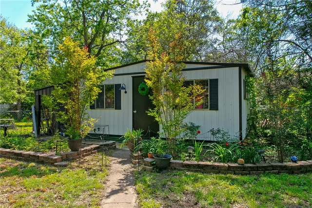 $289,000 | 101 South Thomas Street, Caldwell, TX 77836