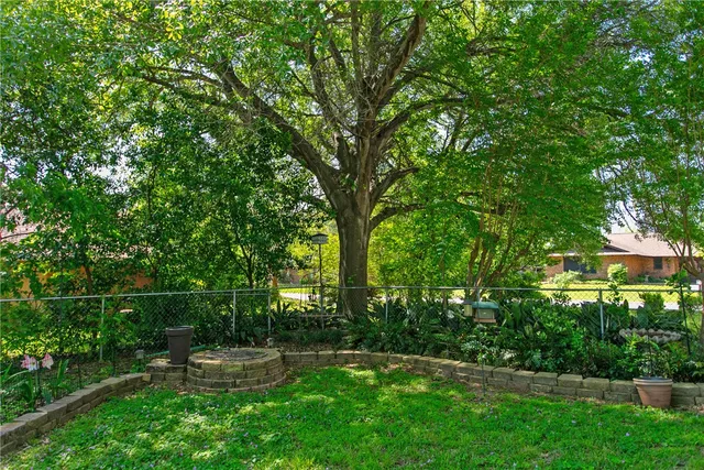 $289,000 | 101 South Thomas Street, Caldwell, TX 77836