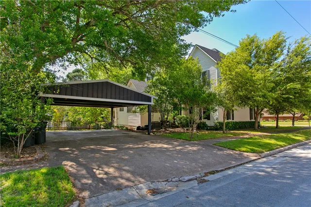 $289,000 | 101 South Thomas Street, Caldwell, TX 77836