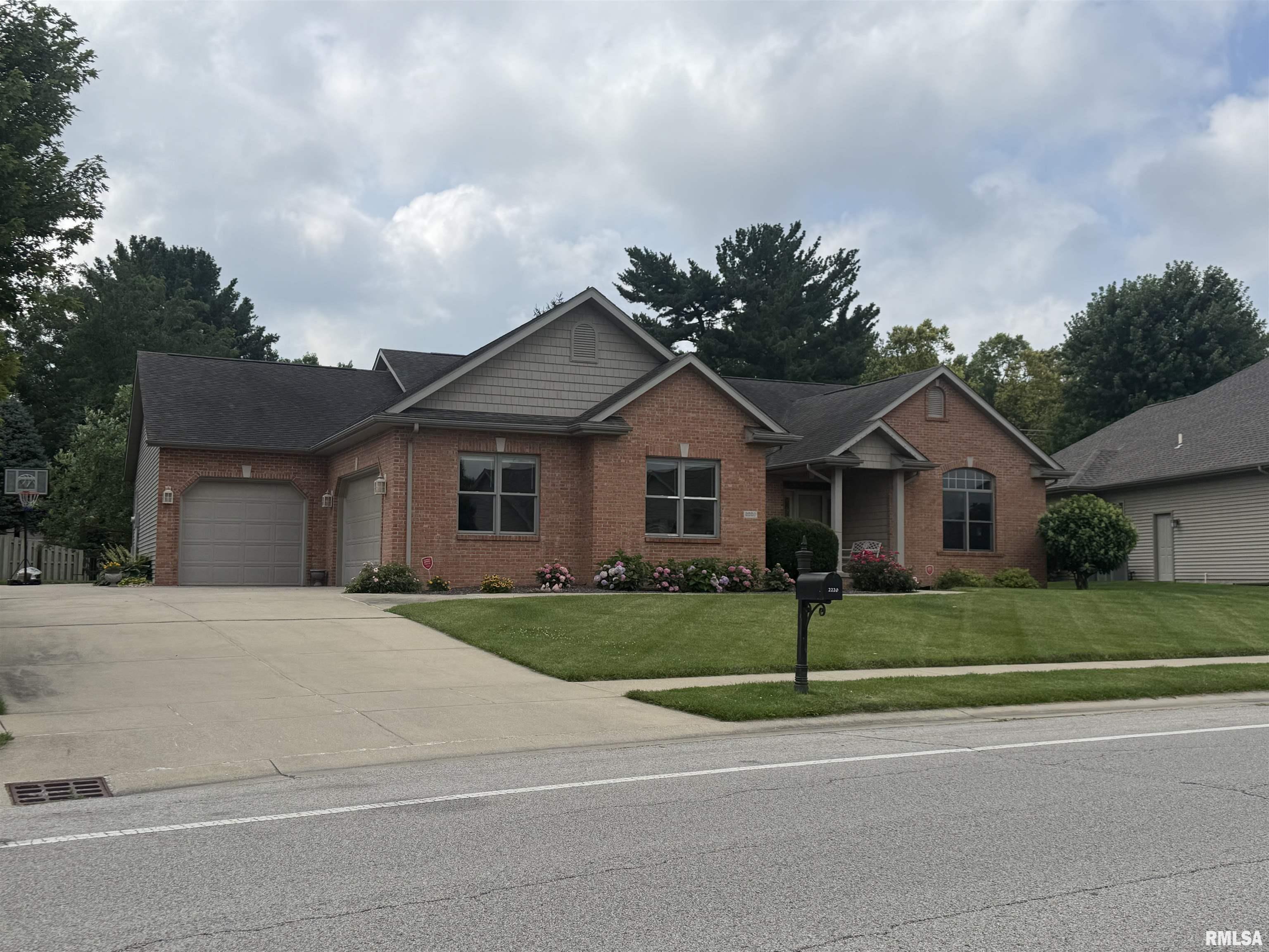 2220 West Laurel Street Springfield, IL 62704 - Photo 2 of 6