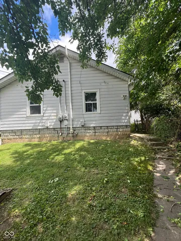 $695 | 854 North Bradley Avenue, Indianapolis, IN 46201