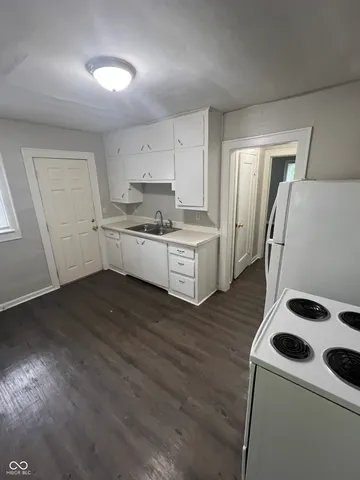 $695 | 854 North Bradley Avenue, Indianapolis, IN 46201