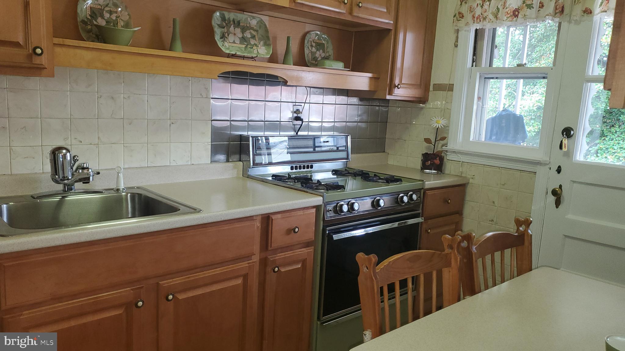 1911 Barry Road Baltimore, MD 21222 - Photo 7 of 22