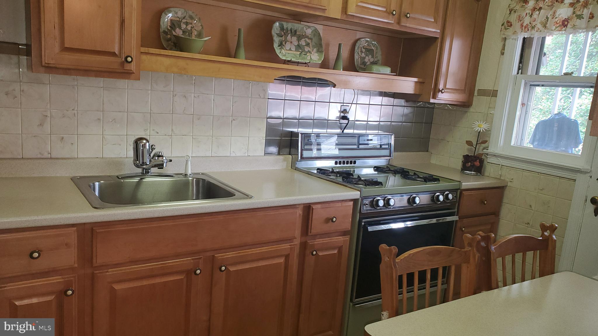 1911 Barry Road Baltimore, MD 21222 - Photo 8 of 22 Kitchen