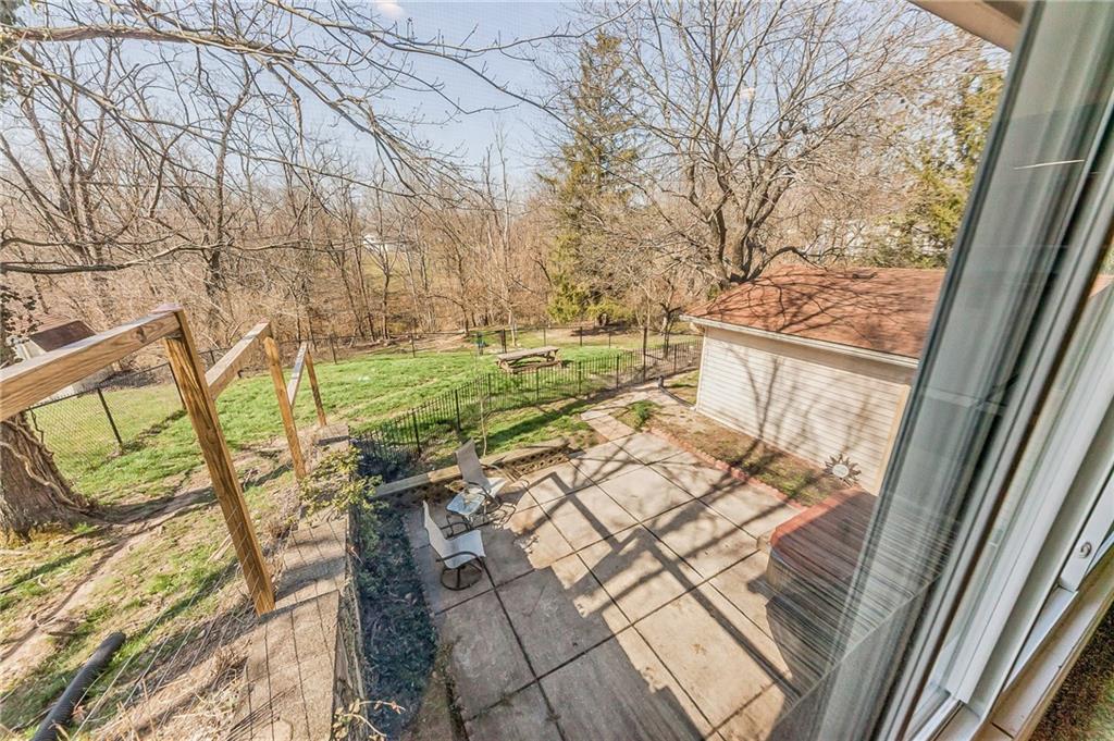 7919 Hawthorne Road Indianapolis, IN 46256 - Photo 9 of 32 Gallery Image 9
