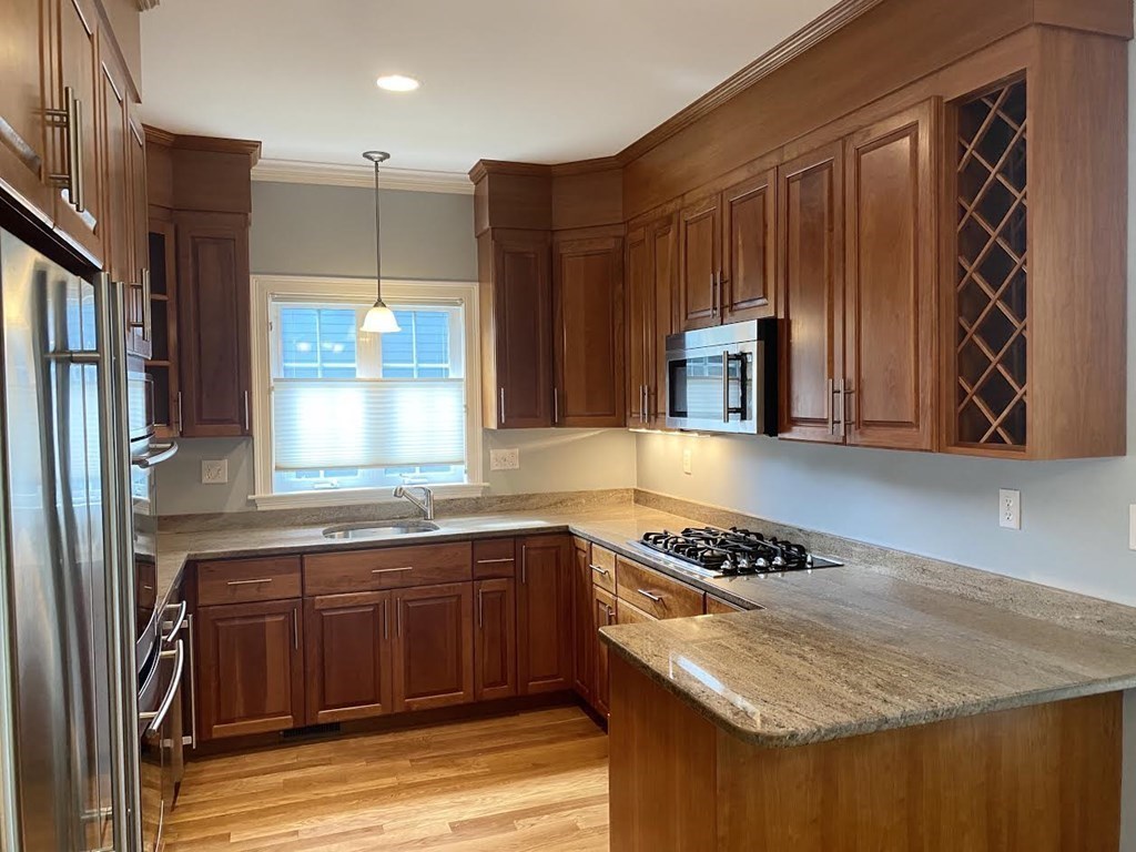 7 Maple Place, Unit 7 Needham, MA 02492 - Photo 7 of 38