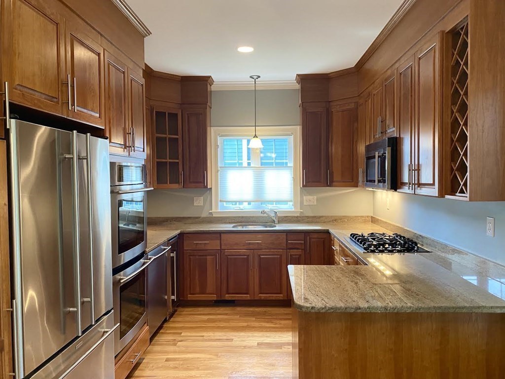 7 Maple Place, Unit 7 Needham, MA 02492 - Photo 8 of 38