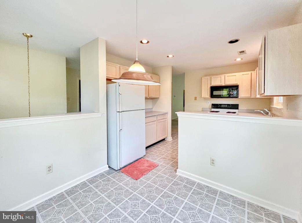 2406 Waterford Road Yardley, PA 19067 - Photo 13 of 32 Breakfast & Kitchen