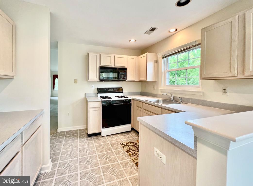 2406 Waterford Road Yardley, PA 19067 - Photo 9 of 32 Kitchen