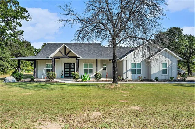 $528,000 | 377 Sarra Lane, Poolville, TX 76487