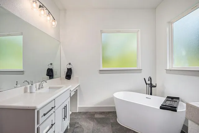 $528,000 | 377 Sarra Lane, Poolville, TX 76487