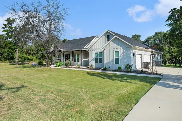 $528,000 | 377 Sarra Lane, Poolville, TX 76487