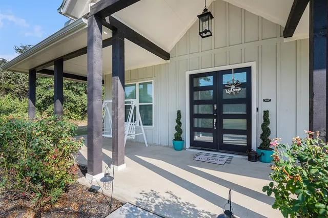 $528,000 | 377 Sarra Lane, Poolville, TX 76487