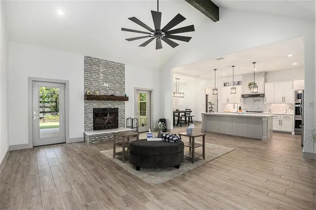 $528,000 | 377 Sarra Lane, Poolville, TX 76487