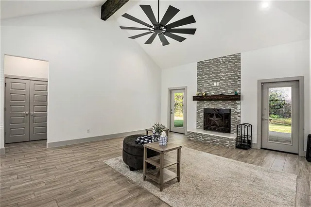 $528,000 | 377 Sarra Lane, Poolville, TX 76487