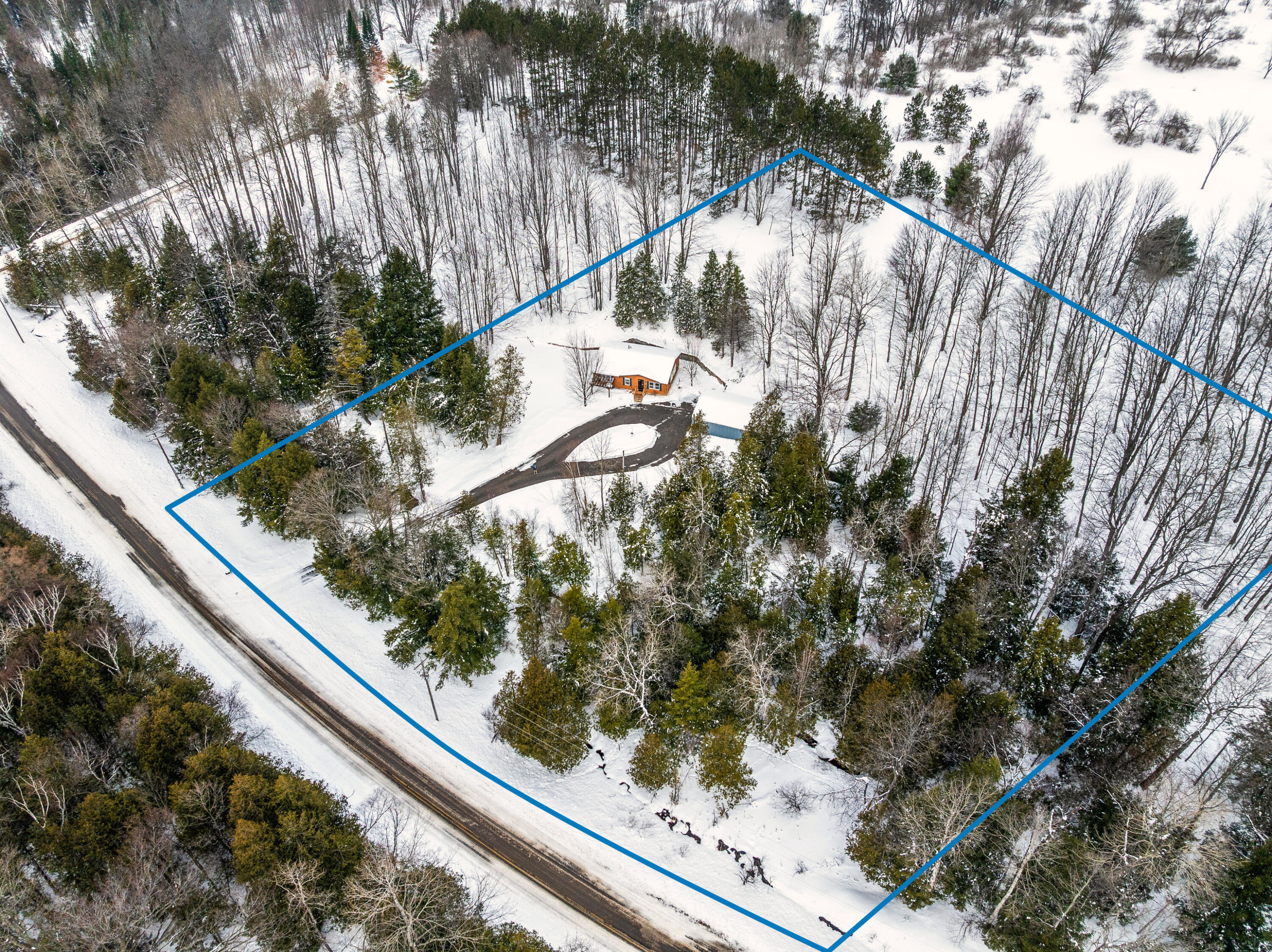 8086 Narrow Gauge Road Beulah, MI 49617 - Photo 44 of 47 DJI_20260319113215_0023_D
