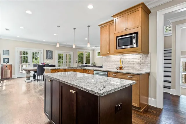 $1,000,000 | 2292 Pembrook Place Northeast, Atlanta, GA 30324