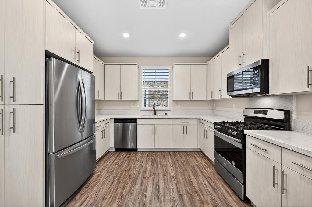 10853 Portico Circle Rancho Cordova, CA 95670 - Photo 7 of 46